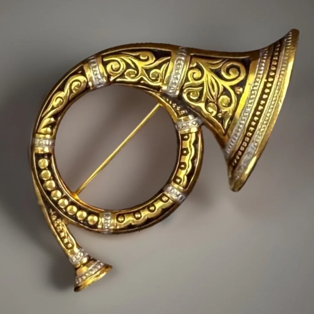 Vintage, goldtone, etched horn, brooch, pin